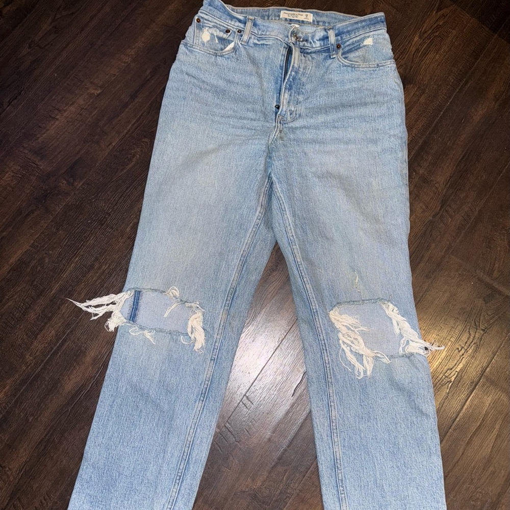 Abercrombie Ultra High Rise Straight Jean Curve Love Size 6 short